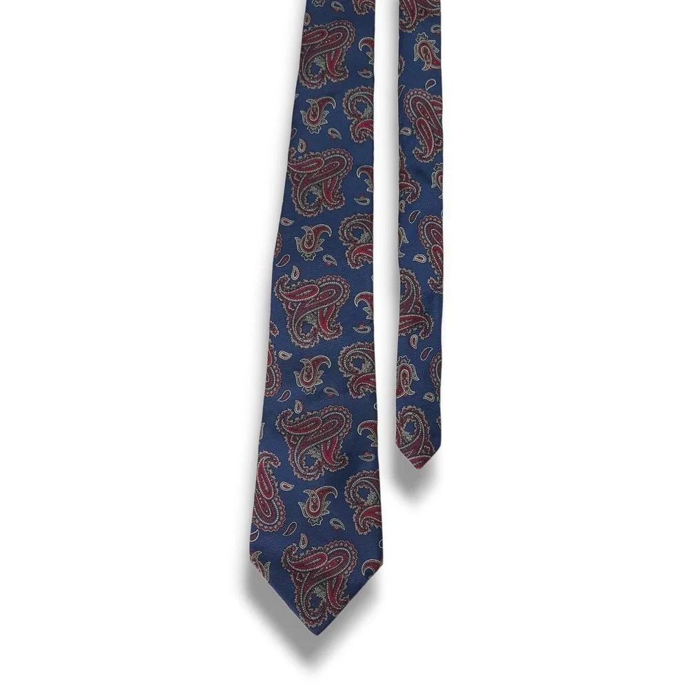 Johnny Carson Italian Silk Necktie Paisley Blue Red Classic‎ Vintage Made USA OS